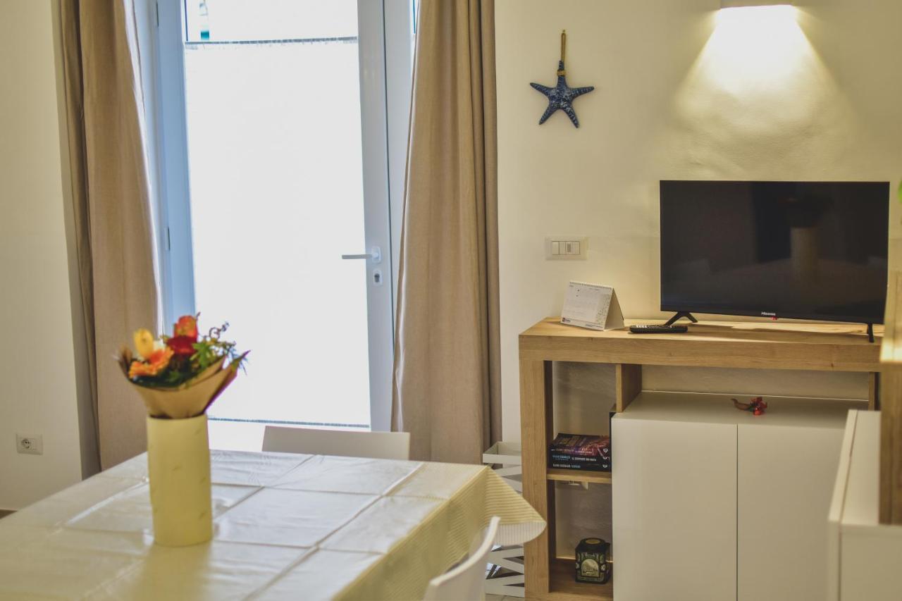 Nel Mar Casa Vacanze โจวีนัซโซ ภายนอก รูปภาพ
